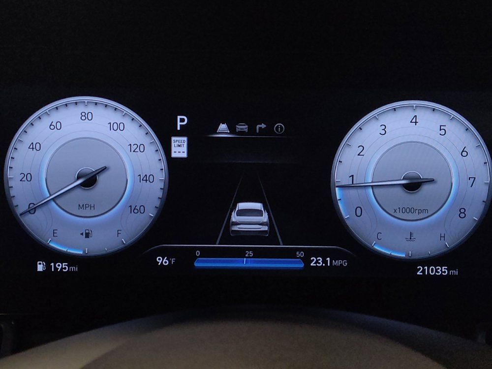 Used 2025 Hyundai Elantra SEL FWD image 23