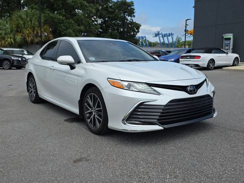Used 2023 Toyota Camry XLE w/ Cold Weather Package AWD/4WD image 2