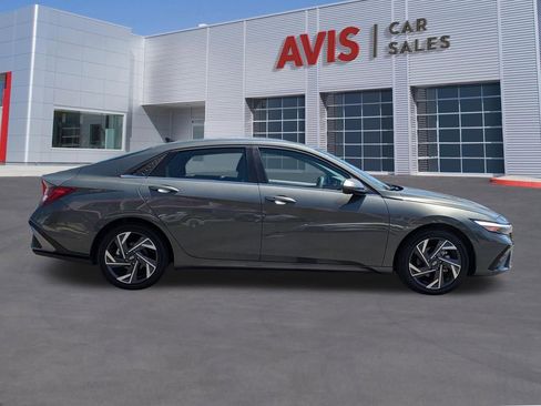 Used 2025 Hyundai Elantra SEL FWD image 5