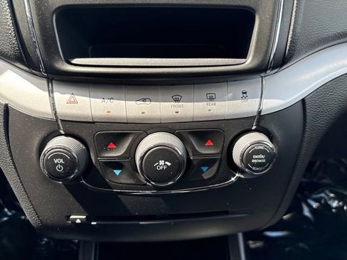 Used 2017 Dodge Journey SE FWD image 19