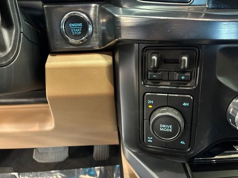 Used 2025 Ford F350 Lariat w/ FX4 Off-Road Package AWD/4WD image 22