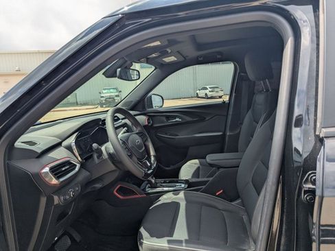 Used 2023 Chevrolet TrailBlazer RS w/ Sun and Liftgate Package image 12