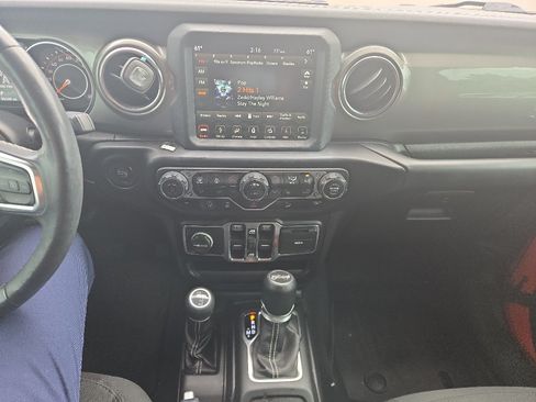 Used 2019 Jeep Wrangler Unlimited Sahara AWD/4WD image 13