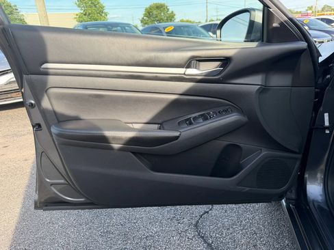 Used 2022 Nissan Altima 2.5 SV FWD image 14