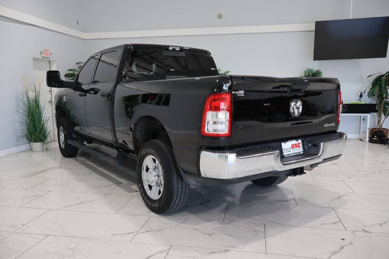 Used 2024 RAM 2500 Tradesman w/ Chrome Appearance Group AWD/4WD image 6