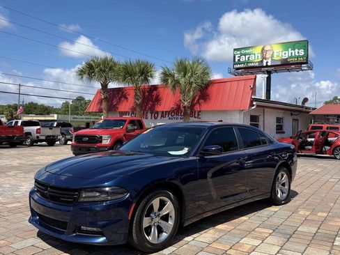 Used 2015 Dodge Charger SXT RWD image 11