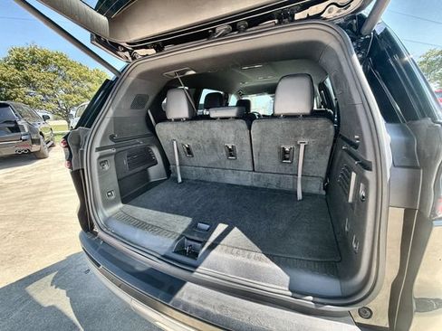 Certified 2026 GMC Acadia Elevation w/ Elevation Premium Package FWD image 25