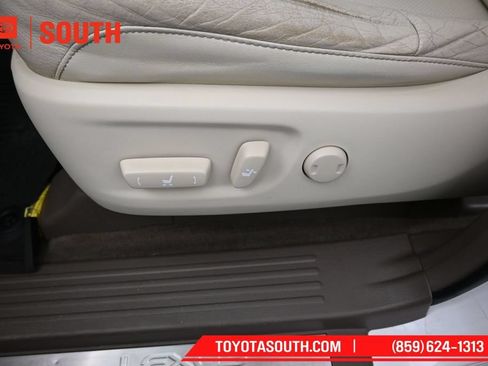 Used 2017 Lexus GX 460 AWD/4WD image 25