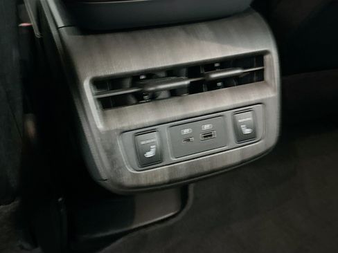 Used 2024 Nissan Ariya AWD image 28