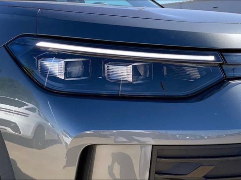 Used 2025 Volkswagen Tiguan SE AWD/4WD image 27