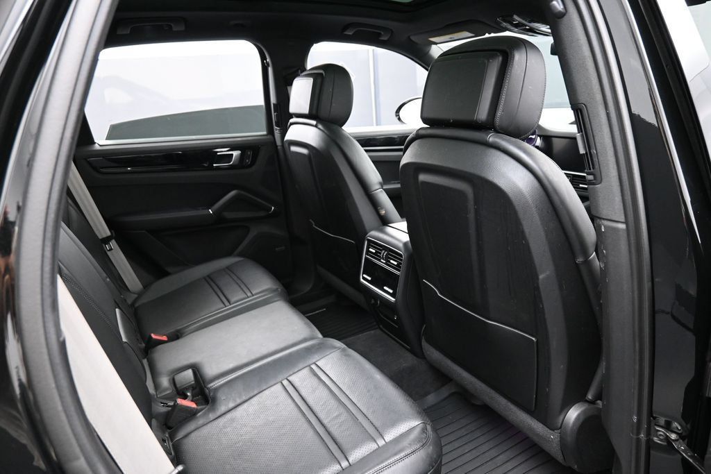 Certified 2023 Porsche Cayenne S Platinum AWD/4WD image 27