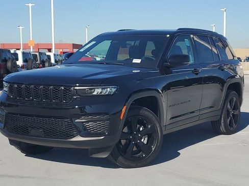 New 2025 Jeep Grand Cherokee Altitude image 29