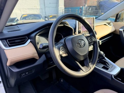Used 2024 Toyota RAV4 LE AWD/4WD image 15