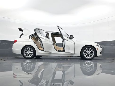 Used 2018 BMW 320i Sedan RWD image 33