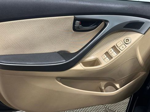 Used 2013 Hyundai Elantra GLS w/ Preferred Pkg image 7