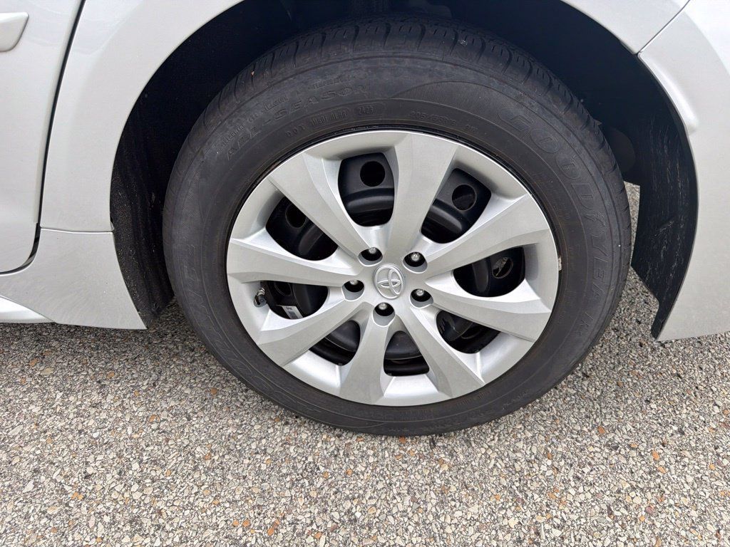 Used 2020 Toyota Corolla LE FWD image 18