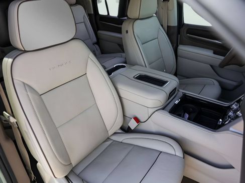 Used 2023 GMC Yukon XL Denali w/ Denali Reserve Package RWD image 34