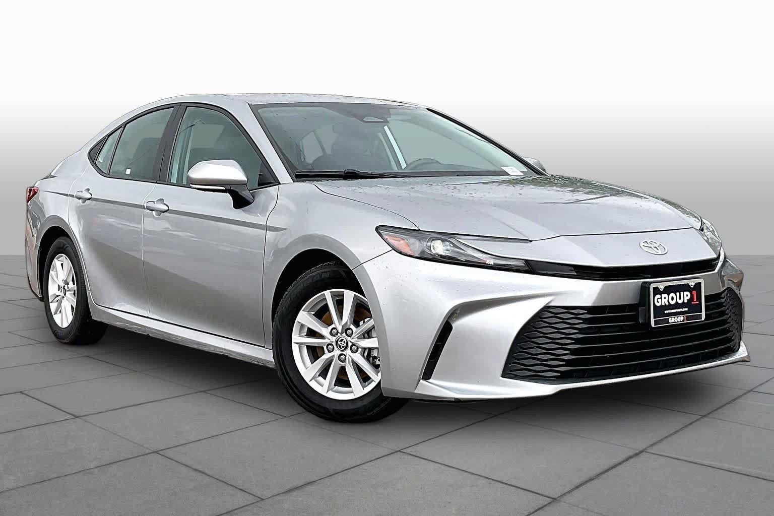 Used 2025 Toyota Camry LE FWD image 3