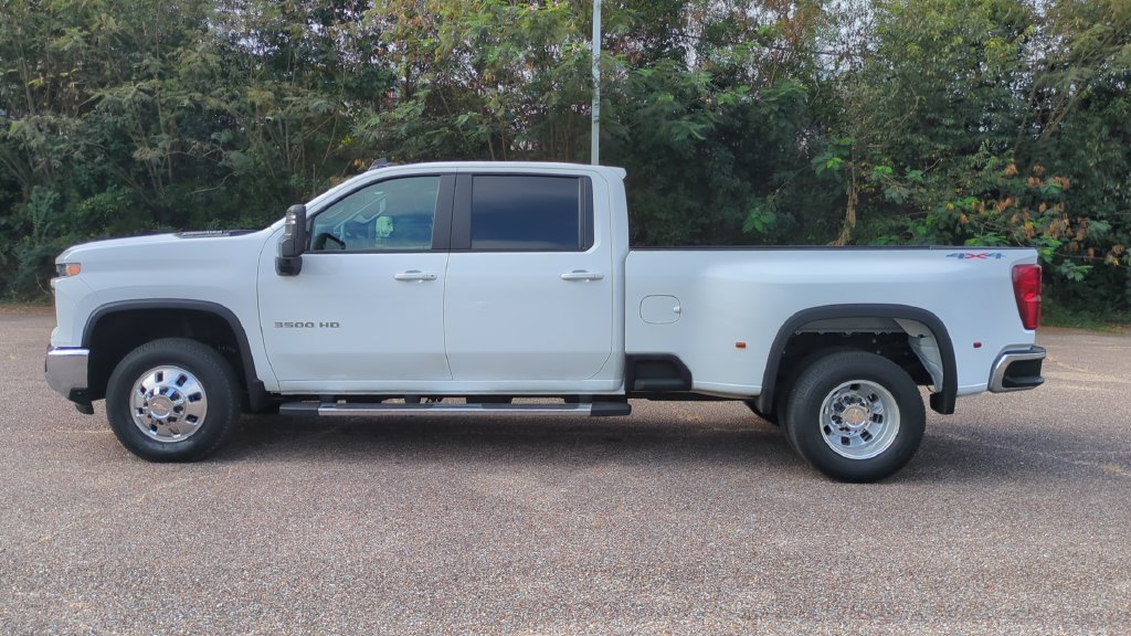 Used 2026 Chevrolet Silverado 3500 LT w/ All Star Edition AWD/4WD image 8