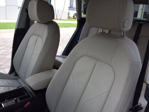 Used 2020 Audi Q3 2.0T Premium w/ Convenience Package AWD/4WD image 38