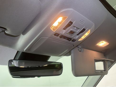 Used 2022 Toyota Highlander XLE image 41