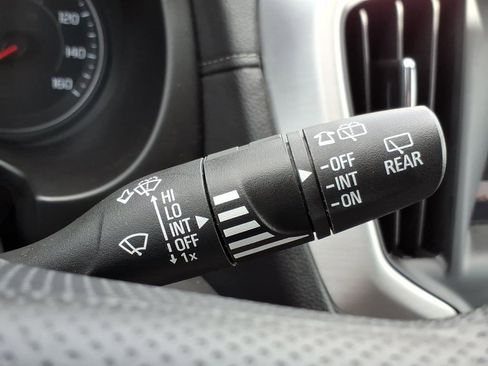 Used 2024 GMC Terrain SLE image 25