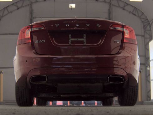 Used 2014 Volvo S60 T5 w/ Climate Package FWD image 2