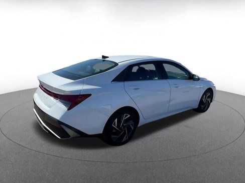 Used 2025 Hyundai Elantra Limited image 15