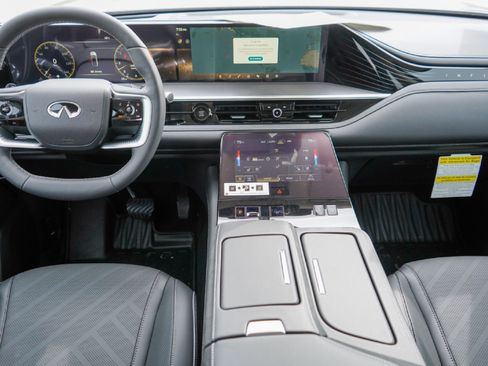 New 2026 INFINITI QX80 Luxe image 18