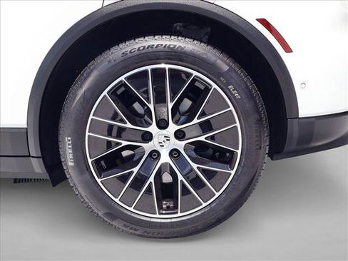Used 2025 Porsche Macan Electric RWD image 26