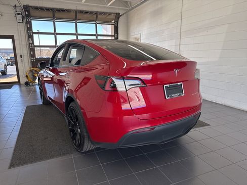 Used 2022 Tesla Model Y Long Range image 6