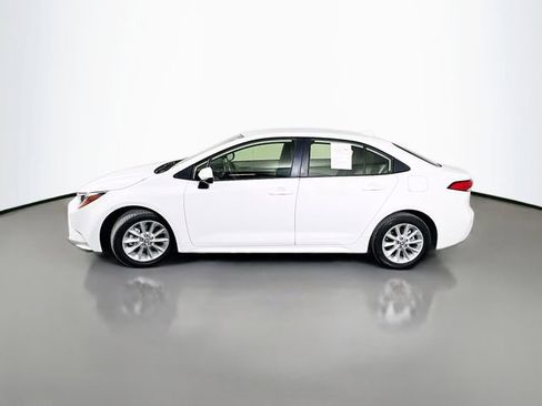 Used 2021 Toyota Corolla LE w/ LE Convenience Package FWD image 5