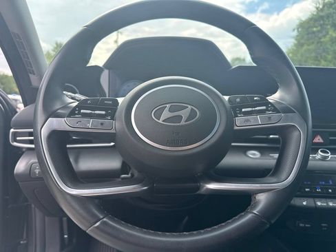 Used 2024 Hyundai Elantra SEL w/ Convenience Package FWD image 7