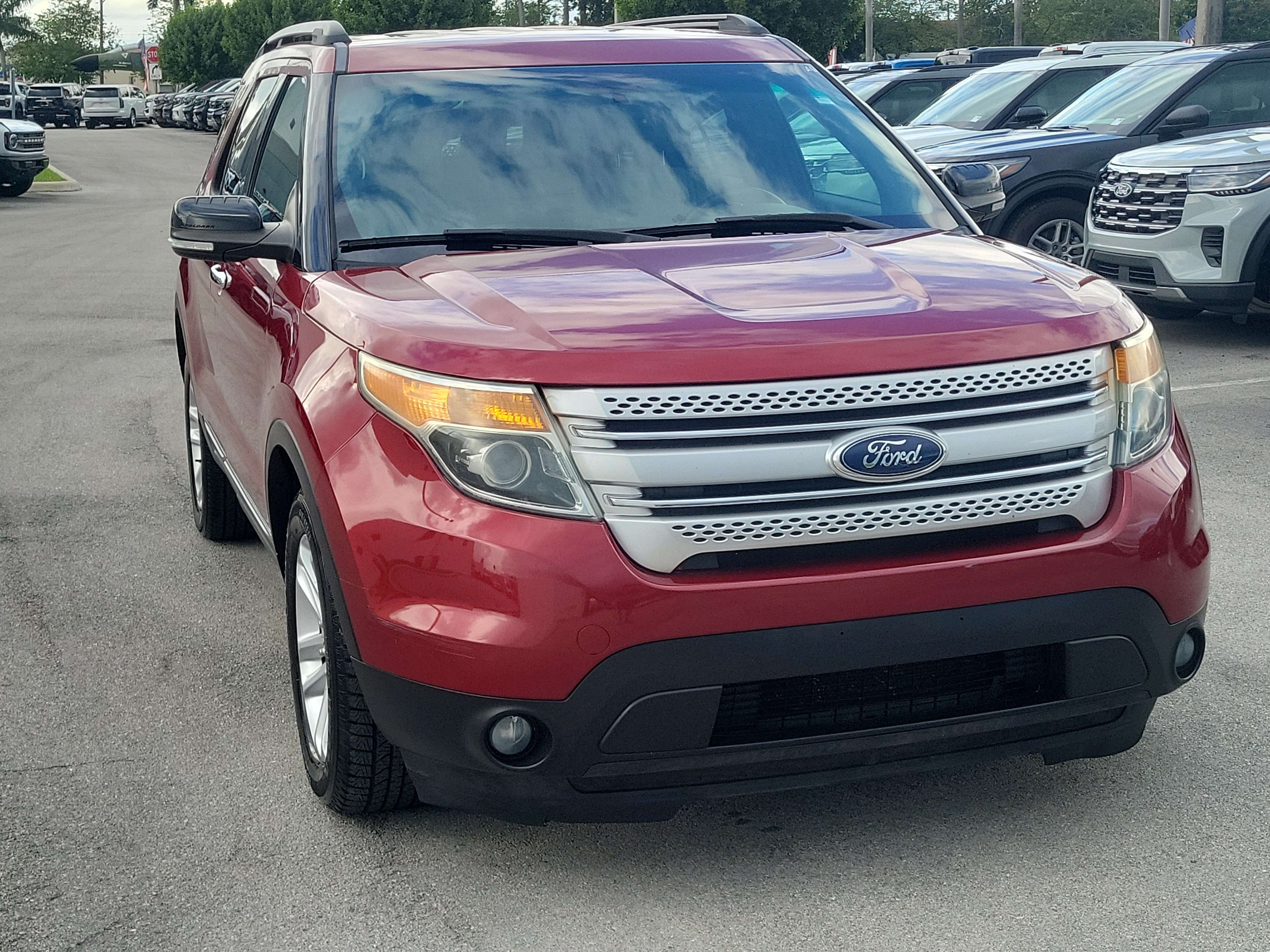 Used 2014 Ford Explorer XLT w/ Equipment Group 202A FWD image 3