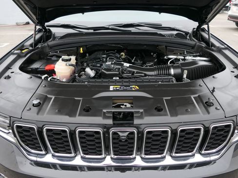 Used 2023 Jeep Grand Cherokee Limited w/ Luxury Tech Group II RWD image 26