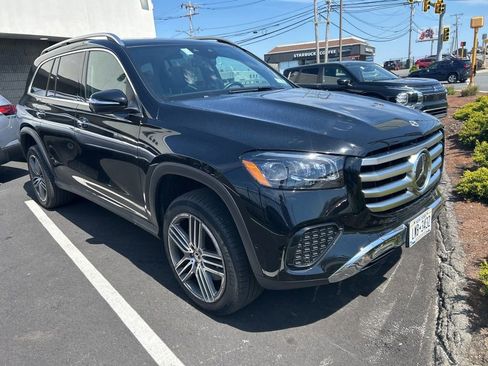 Used 2025 Mercedes-Benz GLS 450 4MATIC image 2