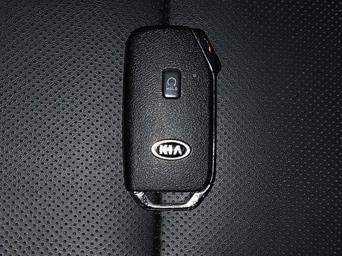 Used 2021 Kia Telluride LX FWD image 32
