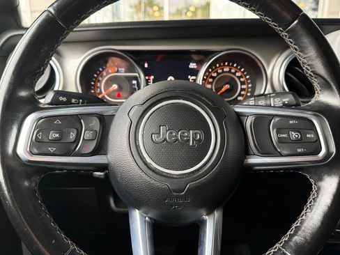 Used 2020 Jeep Wrangler Unlimited Sahara AWD/4WD image 22