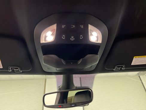 Used 2025 Chrysler Pacifica Select FWD image 68