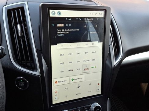 Certified 2022 Ford Edge SE w/ Black Appearance Package image 17