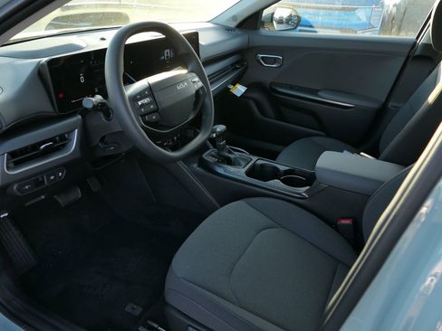 New 2025 Kia K4 LXS image 10