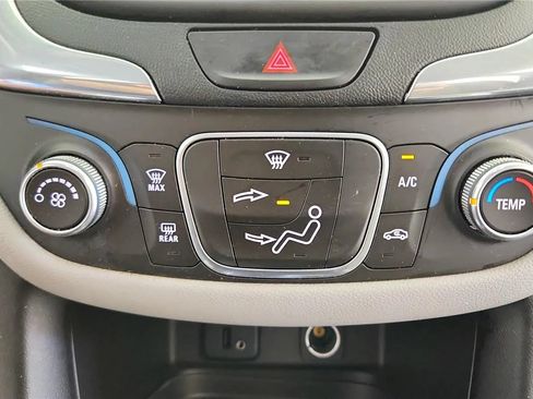 Used 2018 Chevrolet Equinox LS FWD image 30