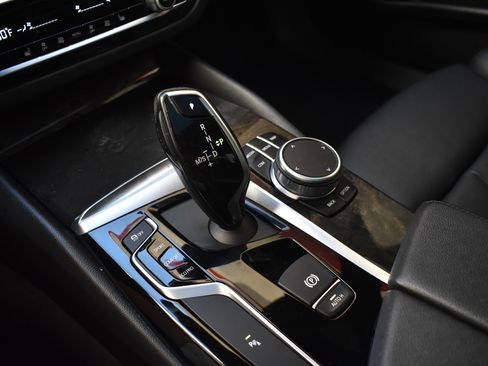 Used 2020 BMW 530i w/ Convenience Package image 38