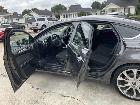 Used 2019 Ford Fusion SE image 9