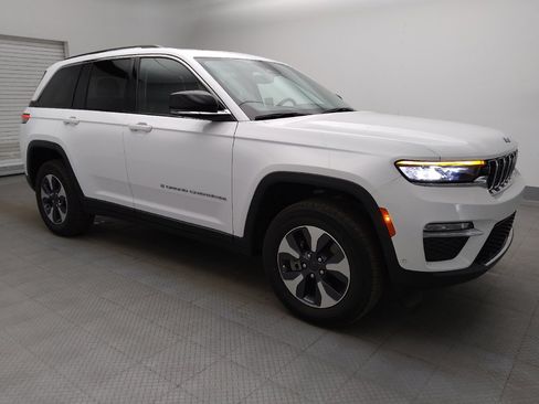 Used 2022 Jeep Grand Cherokee Limited 4xe w/ Luxury Tech Group II AWD/4WD image 11