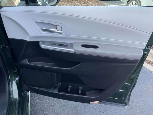 Used 2025 Toyota Sienna XLE image 47