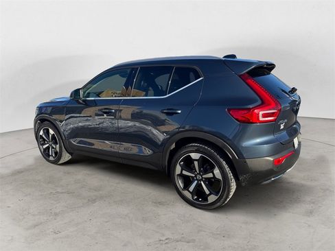 Used 2019 Volvo XC40 T5 Inscription image 3