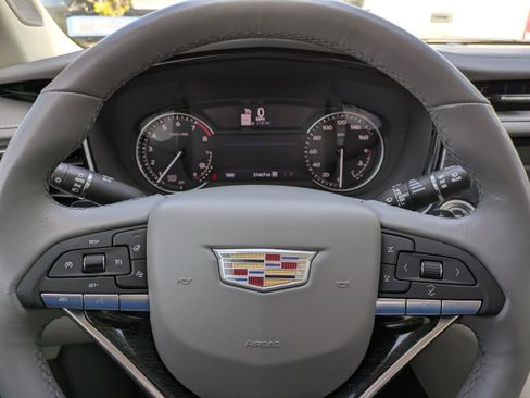 Used 2023 Cadillac XT6 Premium Luxury image 25