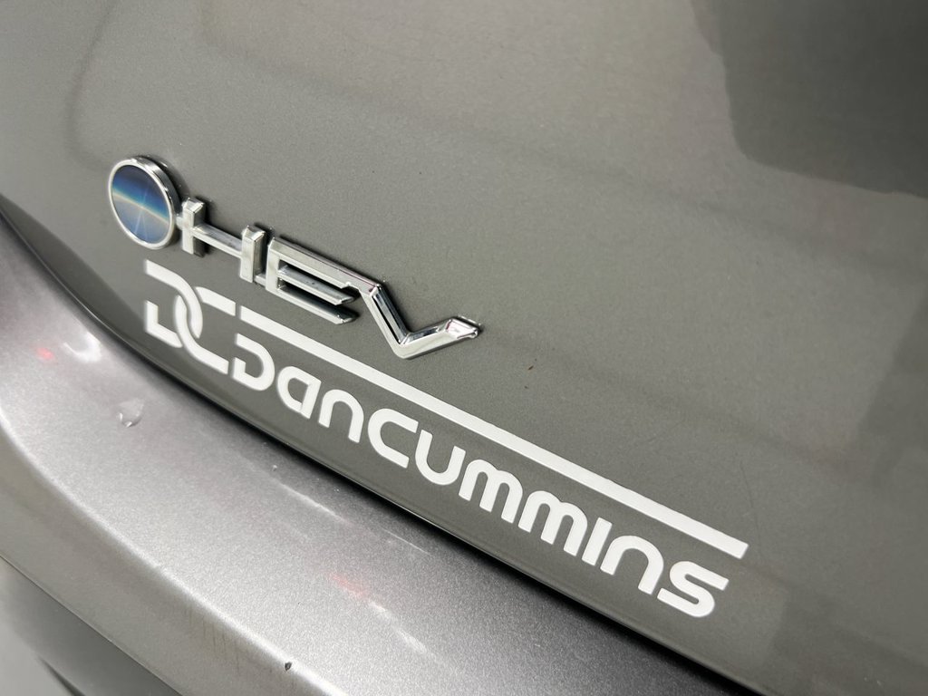 Used 2025 Toyota Camry SE FWD image 25