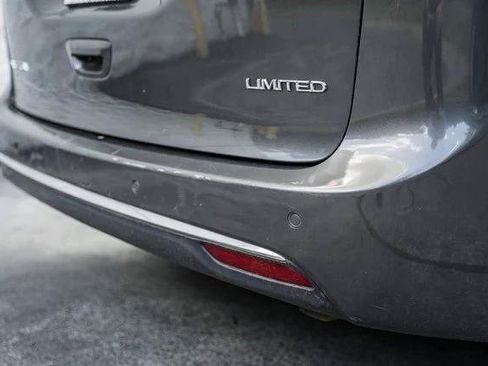 Certified 2019 Chrysler Pacifica Limited FWD image 15